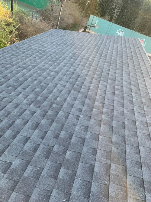 A newly installed CS1 asphalt shingle roof.